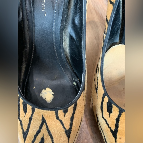 Rare! GUC Vintage BCBG Animal Print Suede Pump by BCBG 7.5b - Picture 3 of 11